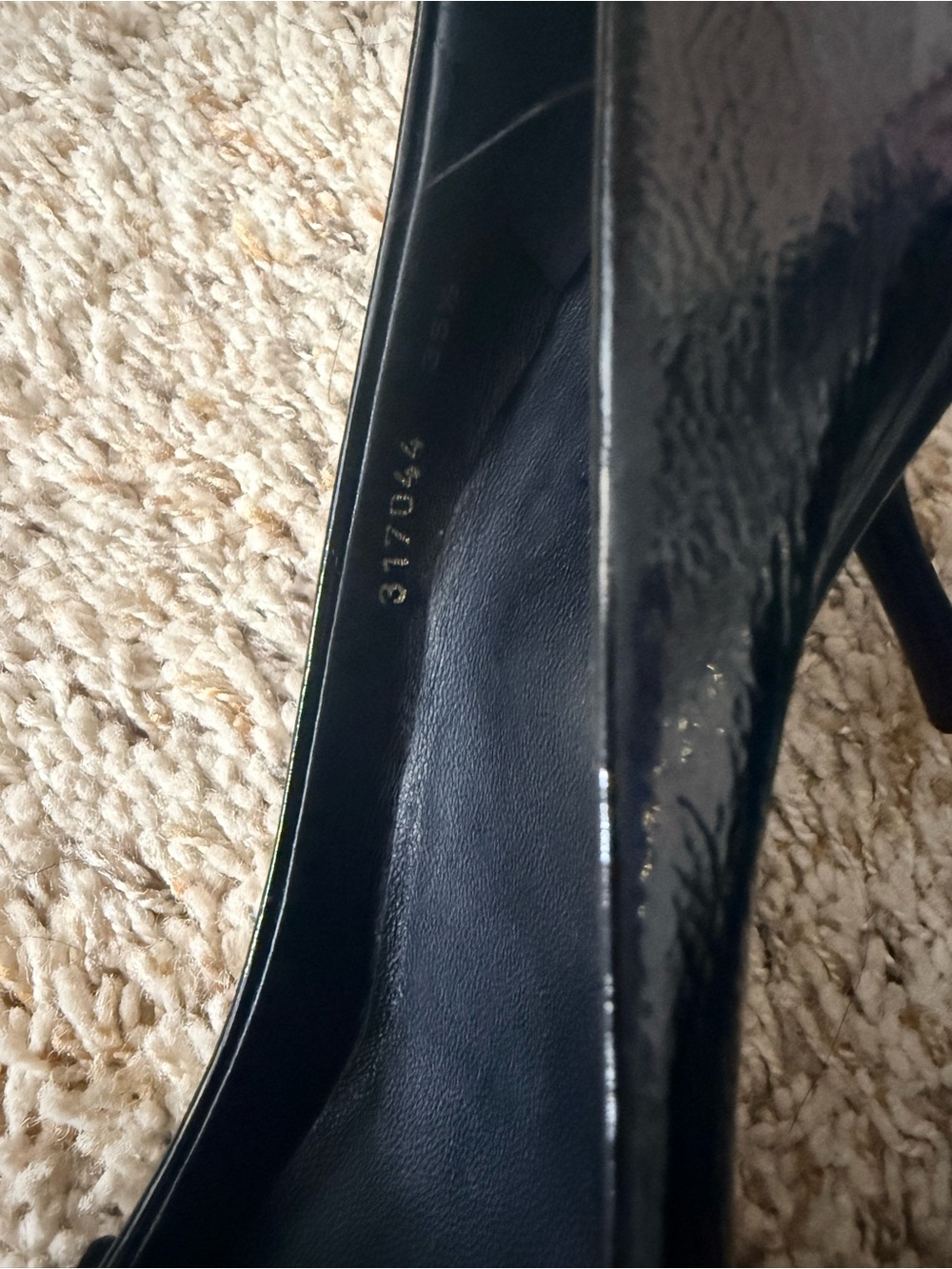 Gucci Black Patent Leather Round-Toe Pumps with Logo Buckle - Picture 6 of 6